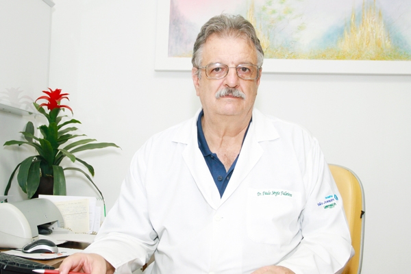Vamos antecipando nosso abraço ao muito competente médico da Unimed-São Joaquim e nosso amigo, o Paulo Sérgio Faleiros, que aniversaria nesta próxima quarta-feira. Ele já começa a receber cumprimentos, extensivos à esposa Maria Alice, aos filhos Paulo Ant